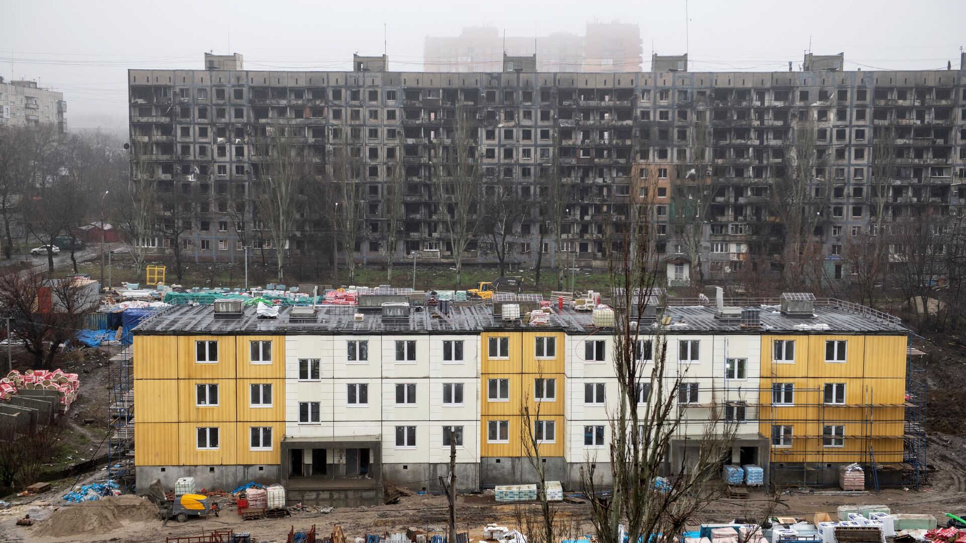 Вид на строящиеся жилые дома в Жовтневом районе Мариуполя - РИА Новости, 1920, 01.02.2023