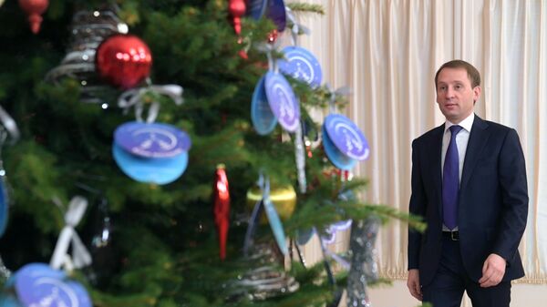 Министр природных ресурсов и экологии РФ Александр Козлов принимает участие во всероссийской новогодней благотворительной акции Елка желаний