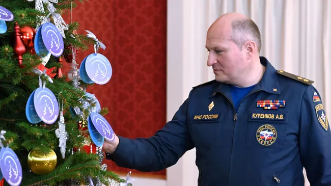 Глава МЧС России Александр Куренков принимает участие во всероссийской новогодней благотворительной акции Елка желаний
