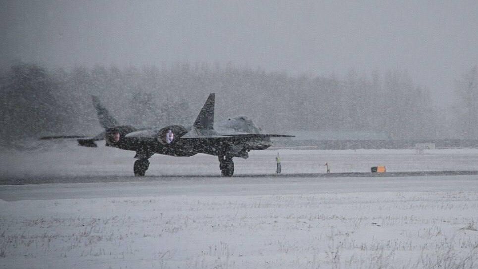 Самолет пятого поколения Су-57 во время передачи Минобороны России - РИА Новости, 1920, 28.12.2022