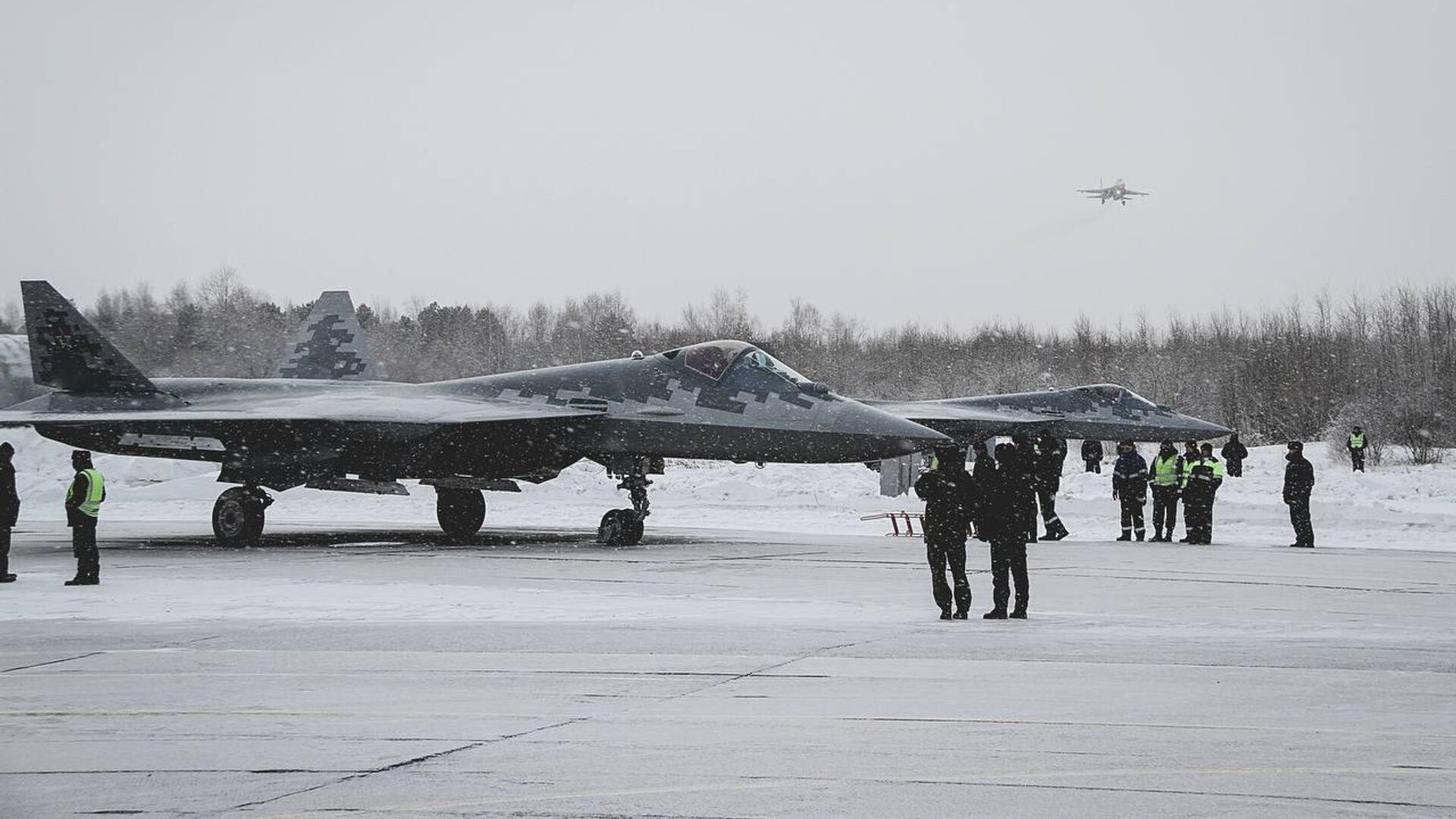 Самолет пятого поколения Су-57 во время передачи Минобороны России - РИА Новости, 1920, 28.12.2022