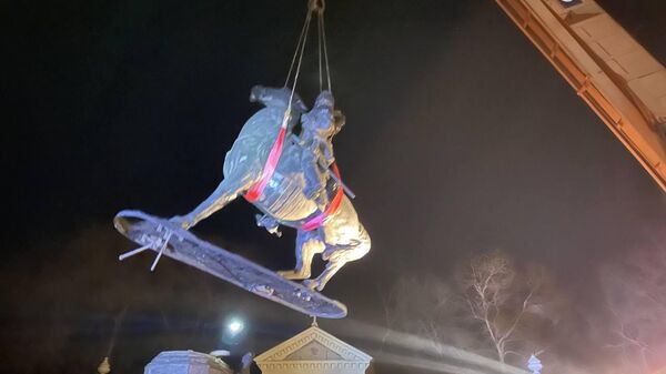 Демонтаж памятника русскому полководцу Александру Суворову в Одессе