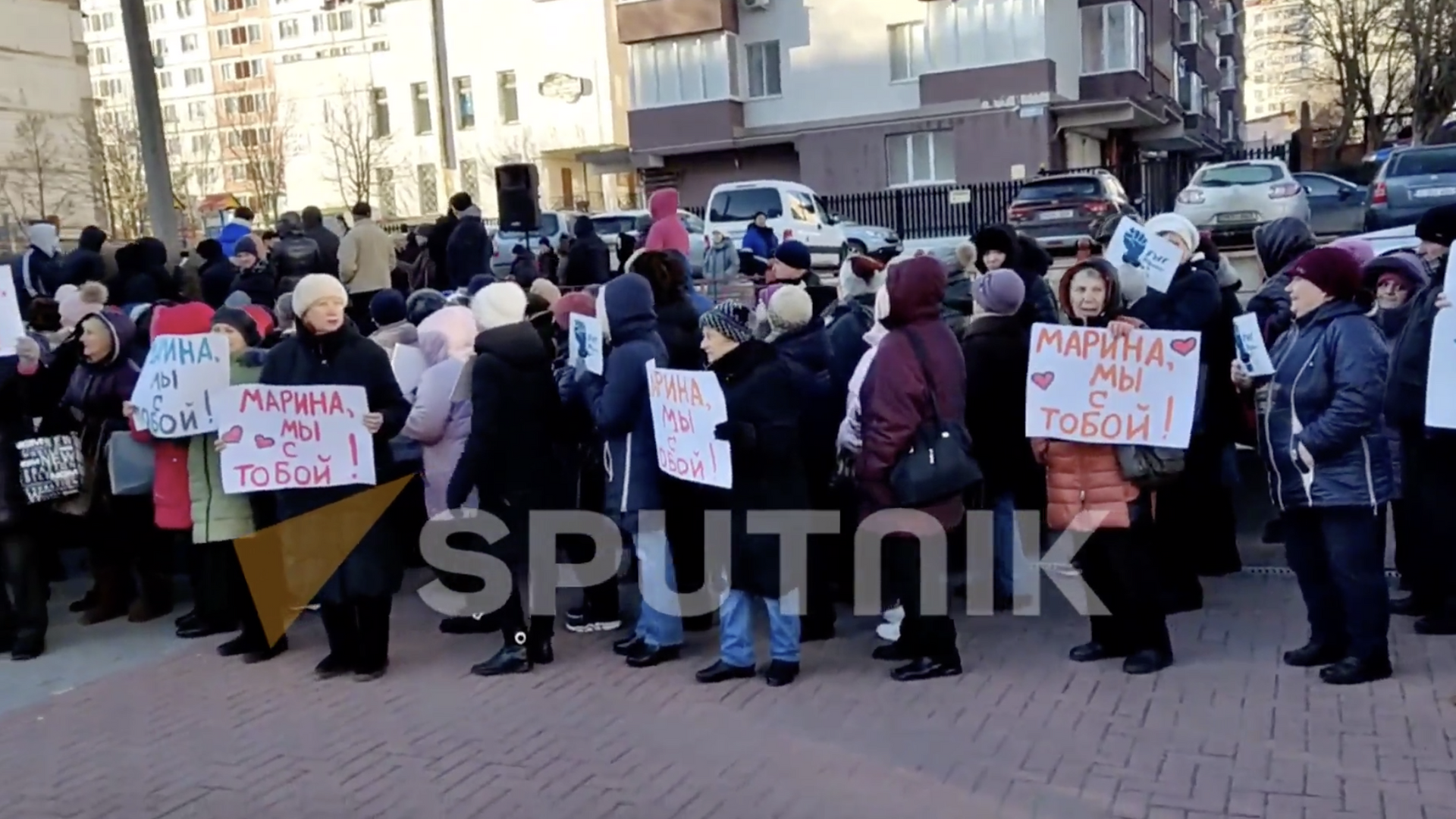 Сторонники и представители Партии Шор проводят митинг в поддержку Марины Таубер перед зданием суда столичного сектора Чеканы - РИА Новости, 1920, 29.12.2022