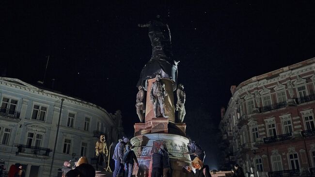 Демонтаж памятника Екатерине II в Одессе