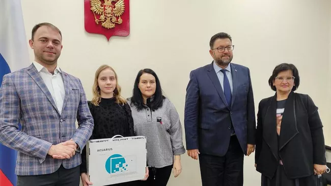 Пятиклассница из города Иваново Дарья Гутарева получила ноутбук Аквариус от Президента России Владимира Путина