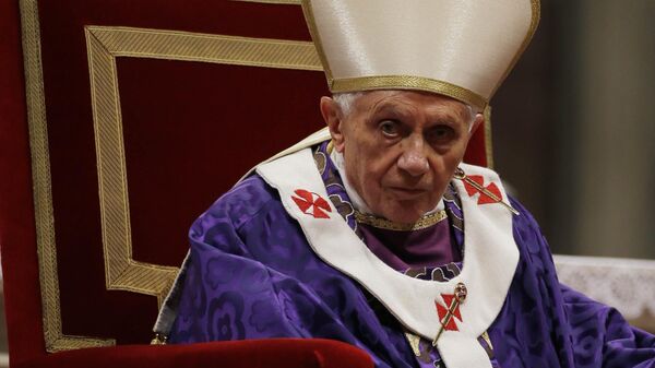 Папа римский Бенедикт XVI на мессе в базилике Святого Петра. 2013 год