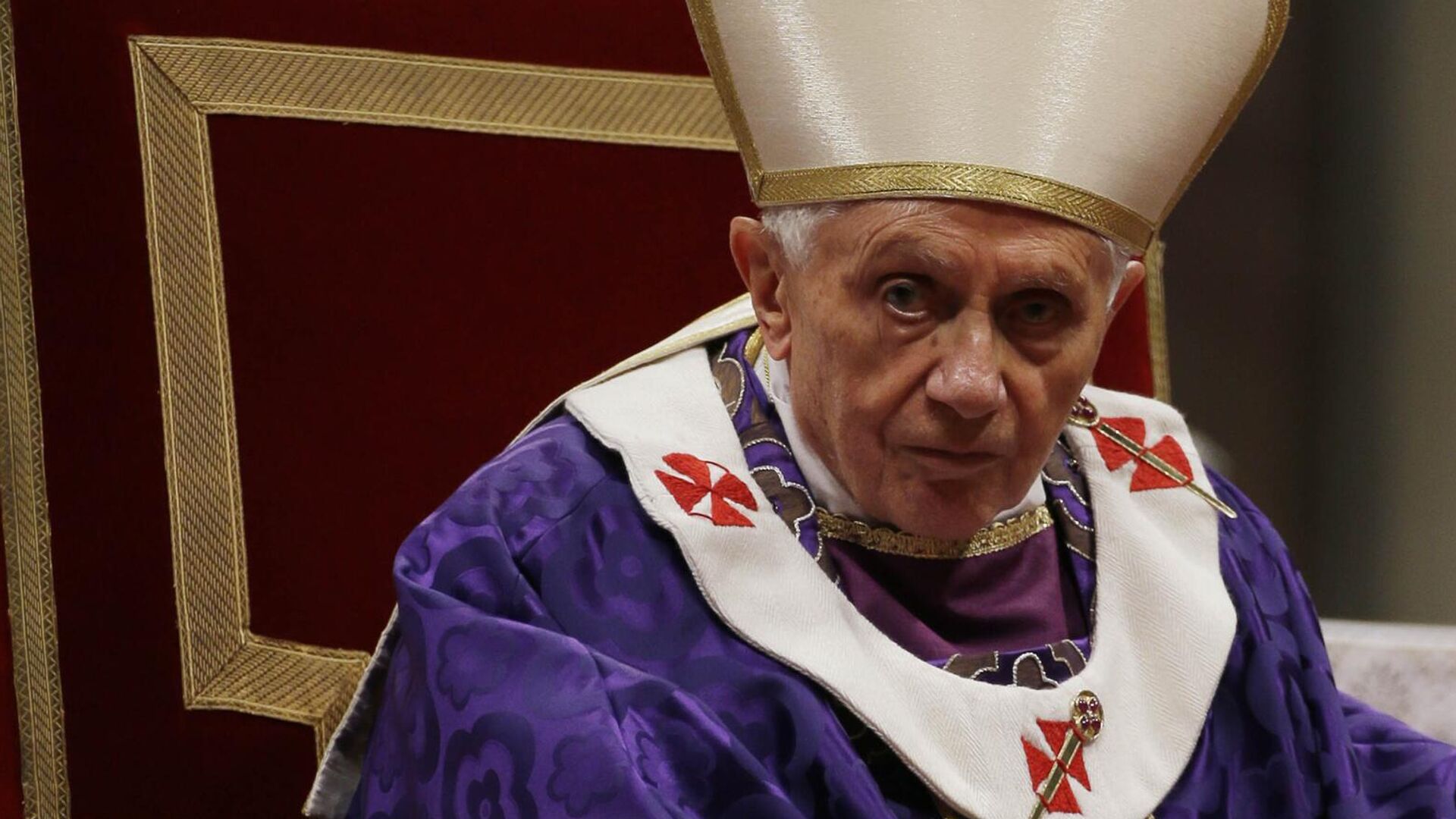 Папа римский Бенедикт XVI на мессе в базилике Святого Петра. 2013 год - РИА Новости, 1920, 31.12.2022
