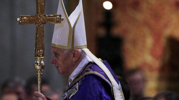 Папа Римский Бенедикт XVI в базилике Святого Петра. 2013 год