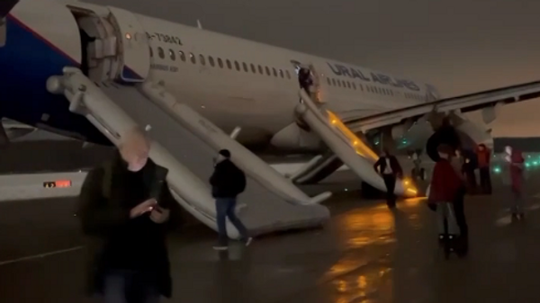 Пауэрбанк загорелся в самолете Уральских авиалиний в аэропорту Домодедово