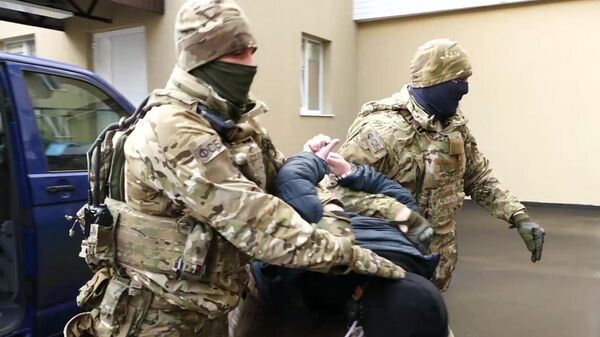 Сотрудники ФСБ РФ задерживают гражданина Украины, действовавшего по заданию украинских спецслужб в Северокавказском федеральном округе
