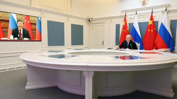 Президент РФ Владимир Путин во время переговоров в режиме видеоконференции с председателем Китайской Народной Республики Си Цзиньпином
