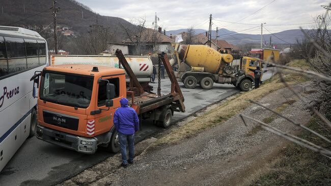 Разбор баррикад в Рударе, Косово. 29 декабря 2022