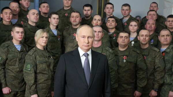 Президент РФ Владимир Путин во время новогоднего обращения к россиянам в канун 2023 года в штабе Южного военного округа