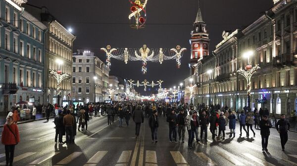 Новогодние гуляния на Невском проспекте в Санкт-Петербурге. 1 января 2022