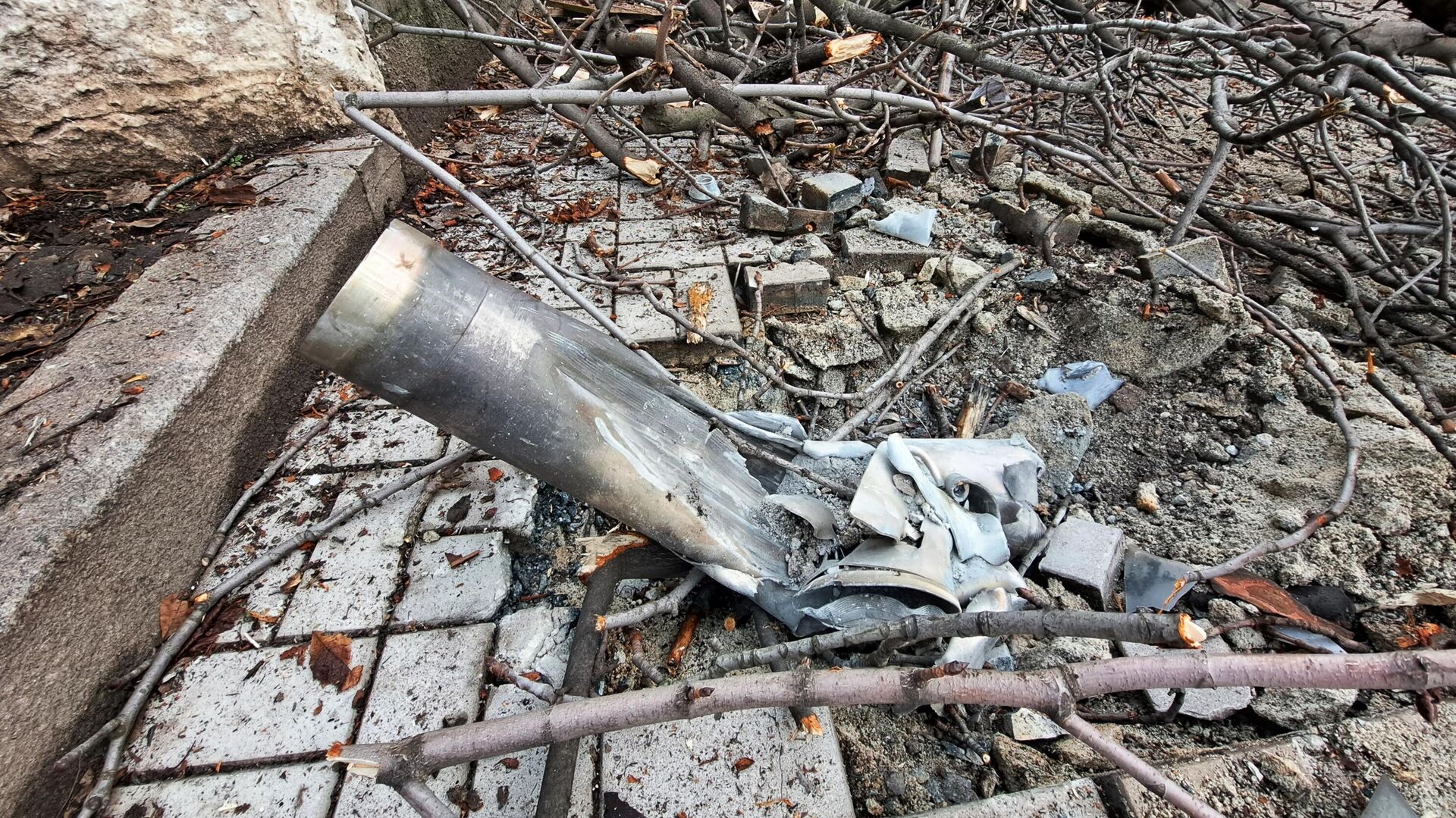 Фрагмент снаряда, найденный после обстрела ВСУ - РИА Новости, 1920, 02.01.2023