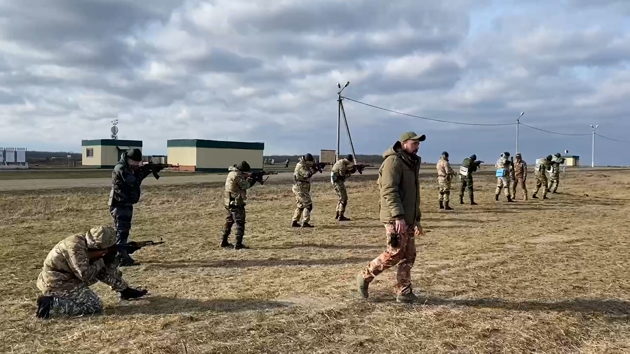 Добровольцы рассказали, почему пришли в 