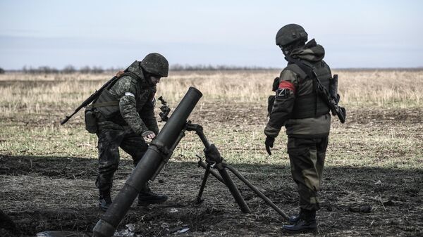 Военнослужащие минометного расчета Вооруженных сил России в зоне проведения специальной военной операции