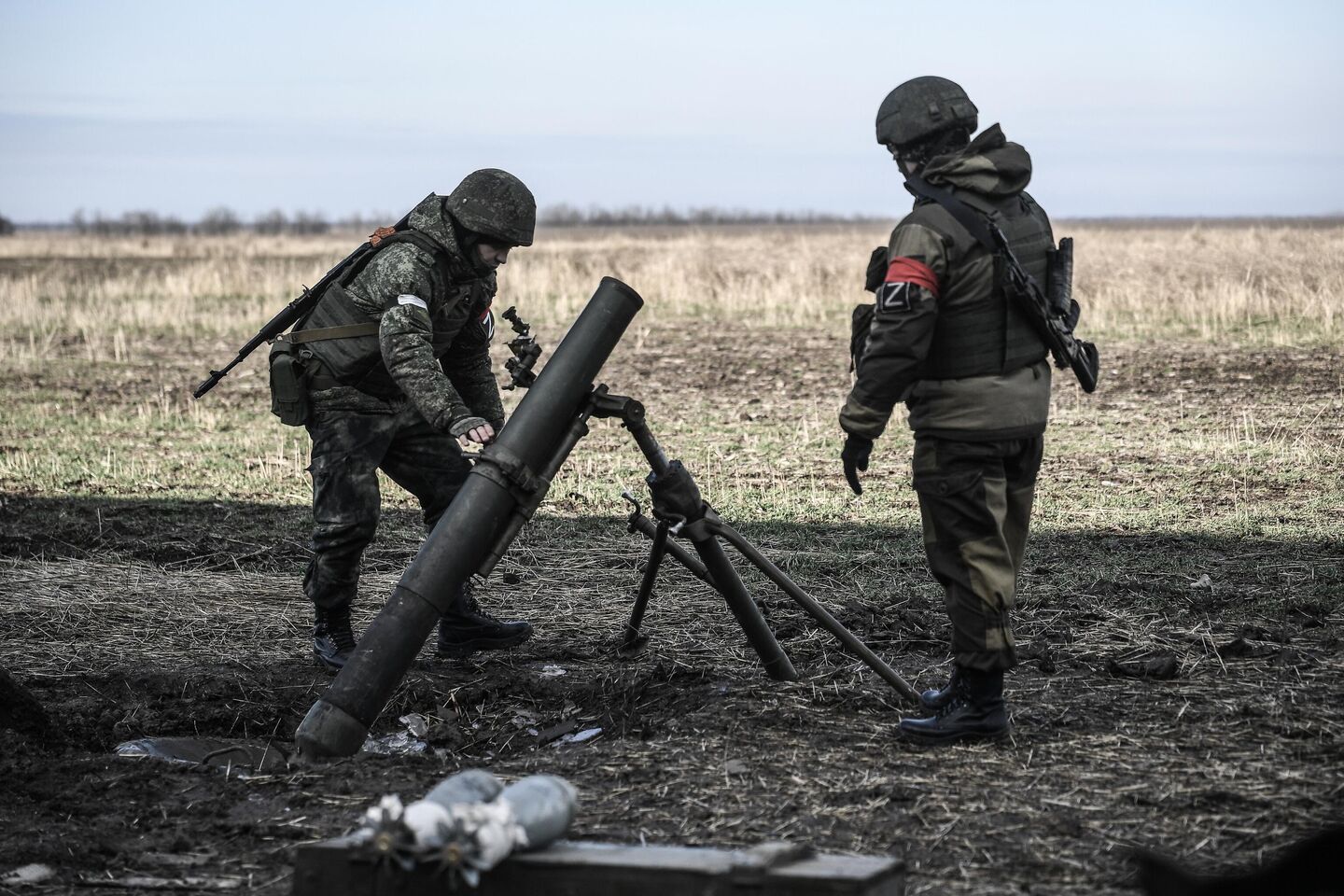 Военнослужащие минометного расчета Вооруженных сил РФ в зоне проведения специальной военной операции Военнослужащие минометного расчета Вооруженных сил РФ в зоне проведения специальной военной операции