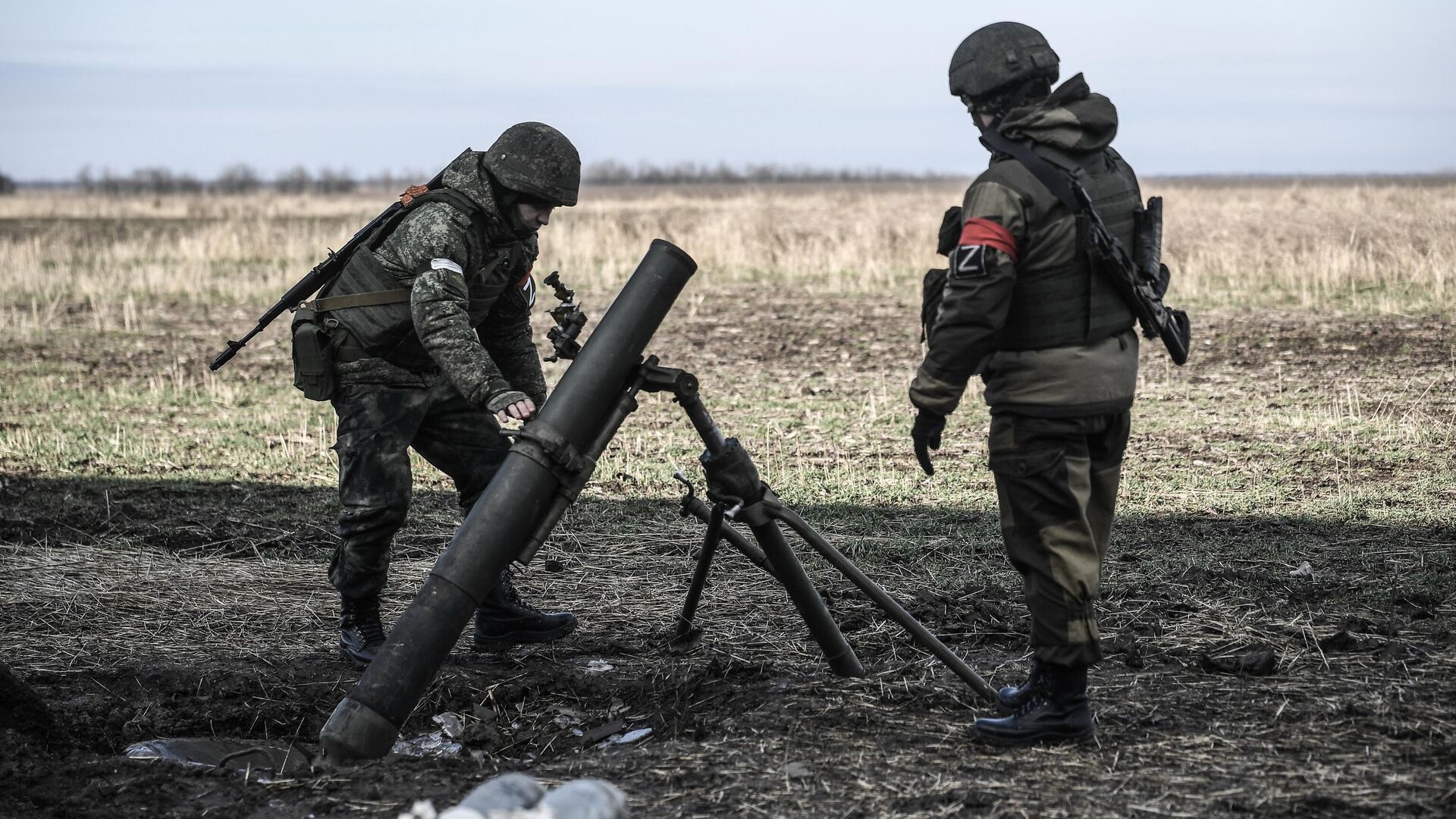 Военнослужащие минометного расчета Вооруженных сил РФ в зоне проведения специальной военной операции - РИА Новости, 1920, 27.04.2023