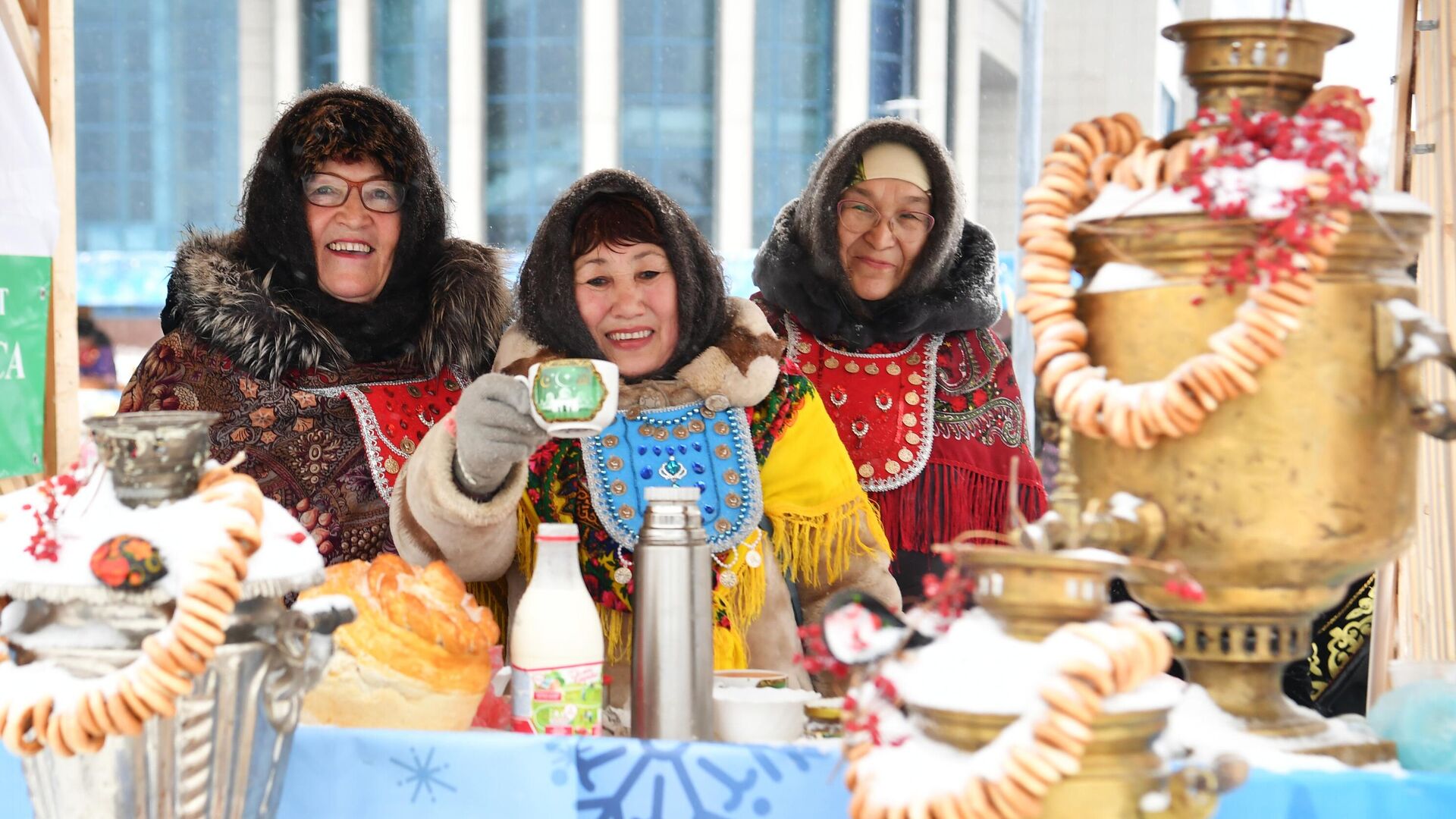 Народные гулянья на одной из новогодних площадок в Уфе Народные гулянья на одной из новогодних площадок в Уфе - РИА Новости, 1920, 03.01.2023