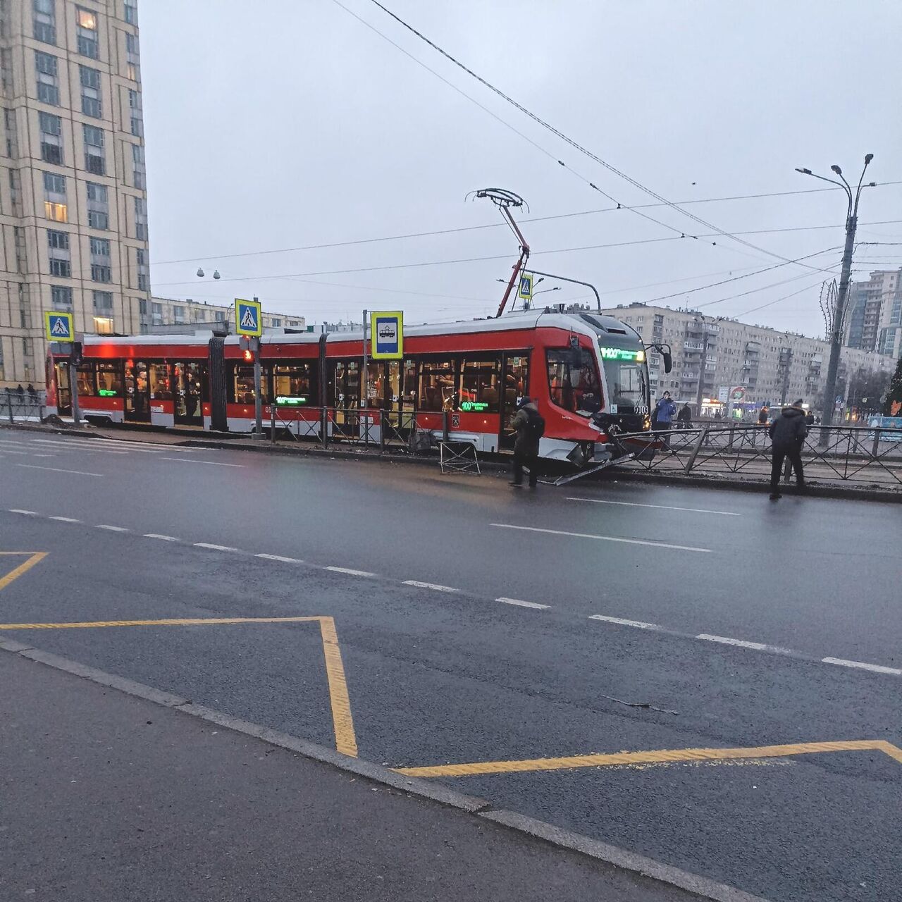 В Петербурге сошел с рельсов трамвай - РИА Новости, 03.01.2023