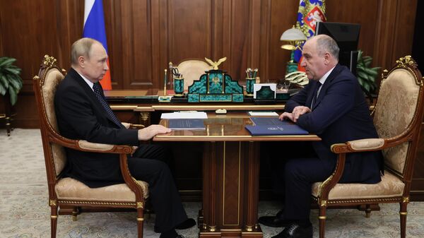 Президент РФ Владимир Путин и глава Карачаево-Черкесской Республики Рашид Темрезов во время встречи