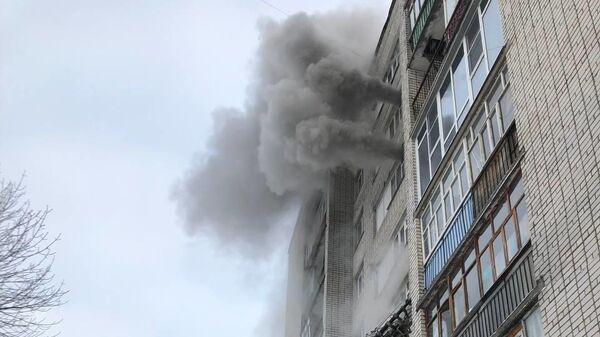 Тушение пожара в многоквартирном доме на улице Шевченко в Чебоксарах