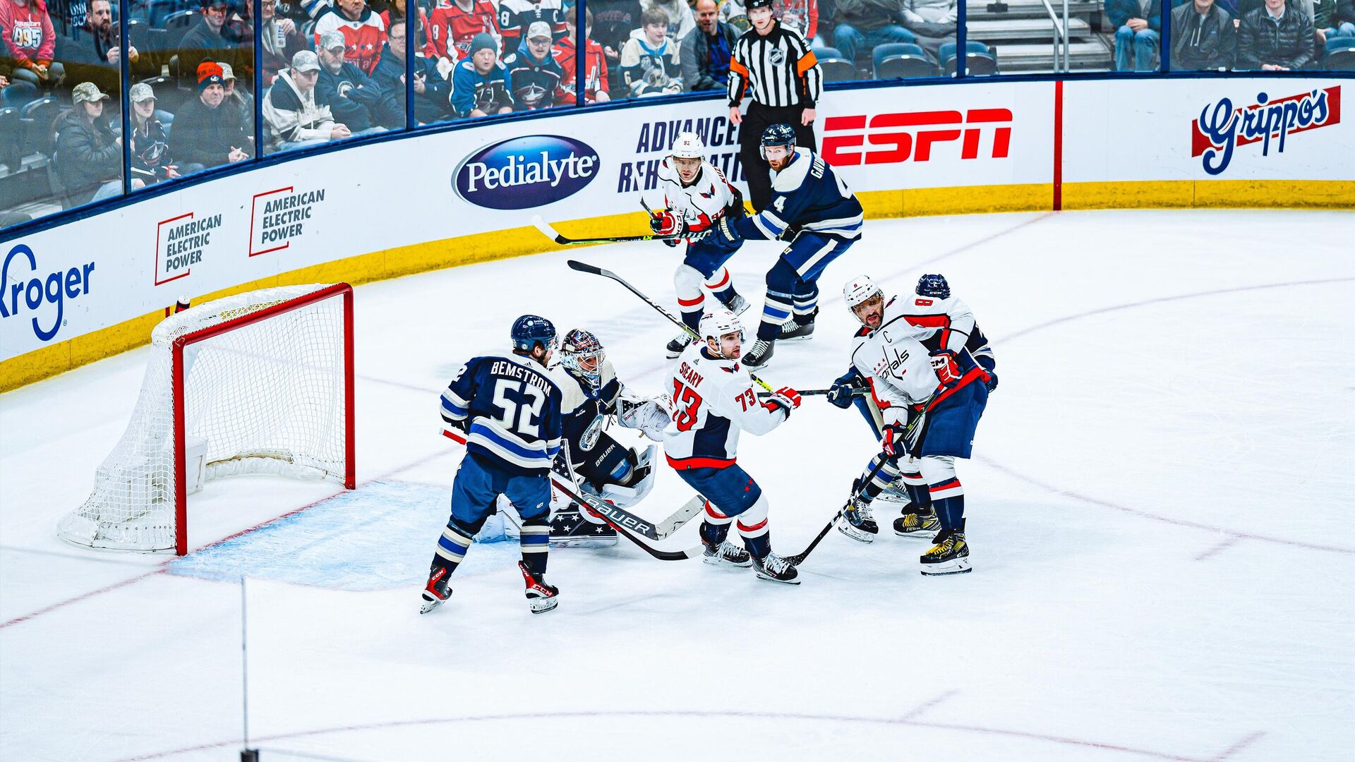 Эпизод матча Коламбус Блю Джекетс - Вашингтон Кэпиталз - РИА Новости, 1920, 06.01.2023