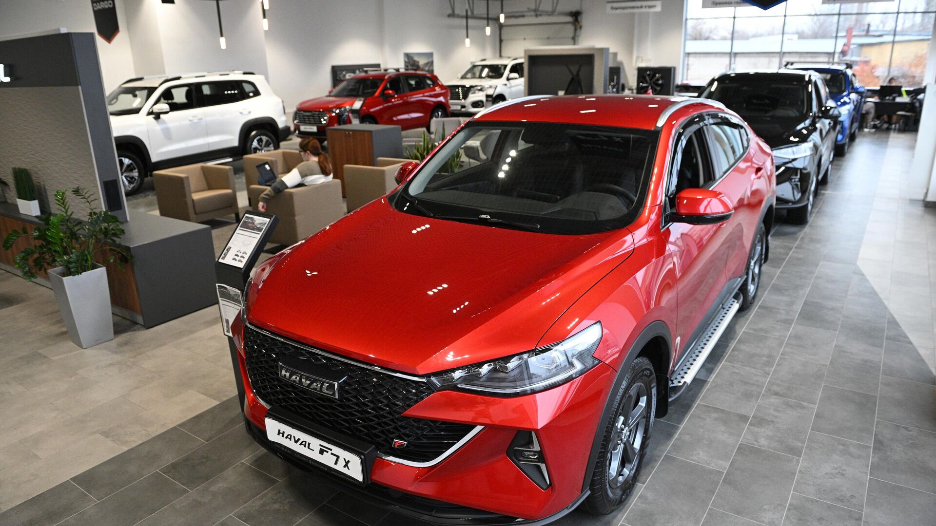 Автомобиль Haval F7x в шоуруме дилерского центра - РИА Новости, 1920, 16.05.2024