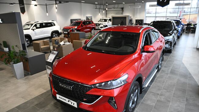 Автомобиль Haval F7x в шоуруме дилерского центра Фаворит Моторс