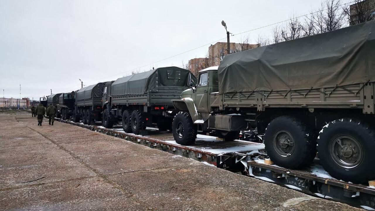 Прибытие эшелона с военной техникой, входящей в состав региональной группировки войск Союзного государства в Белоруссию - РИА Новости, 1920, 06.01.2023