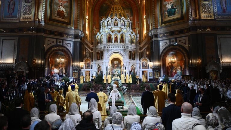 Патриарх Московский и всея Руси Кирилл во время Рождественского богослужения в храме Христа Спасителя в Москве