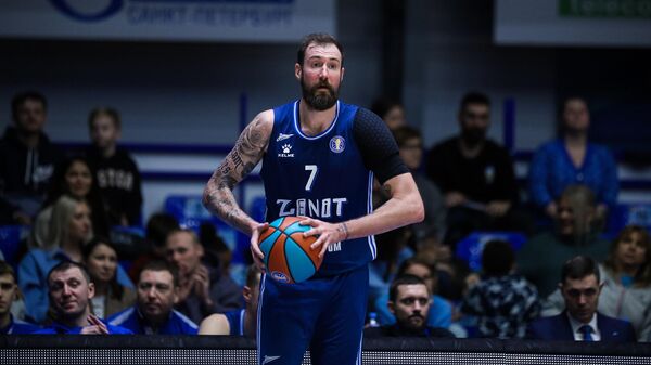 Баскетболист Зенита Сергей Карасев в матче Единой лиги ВТБ