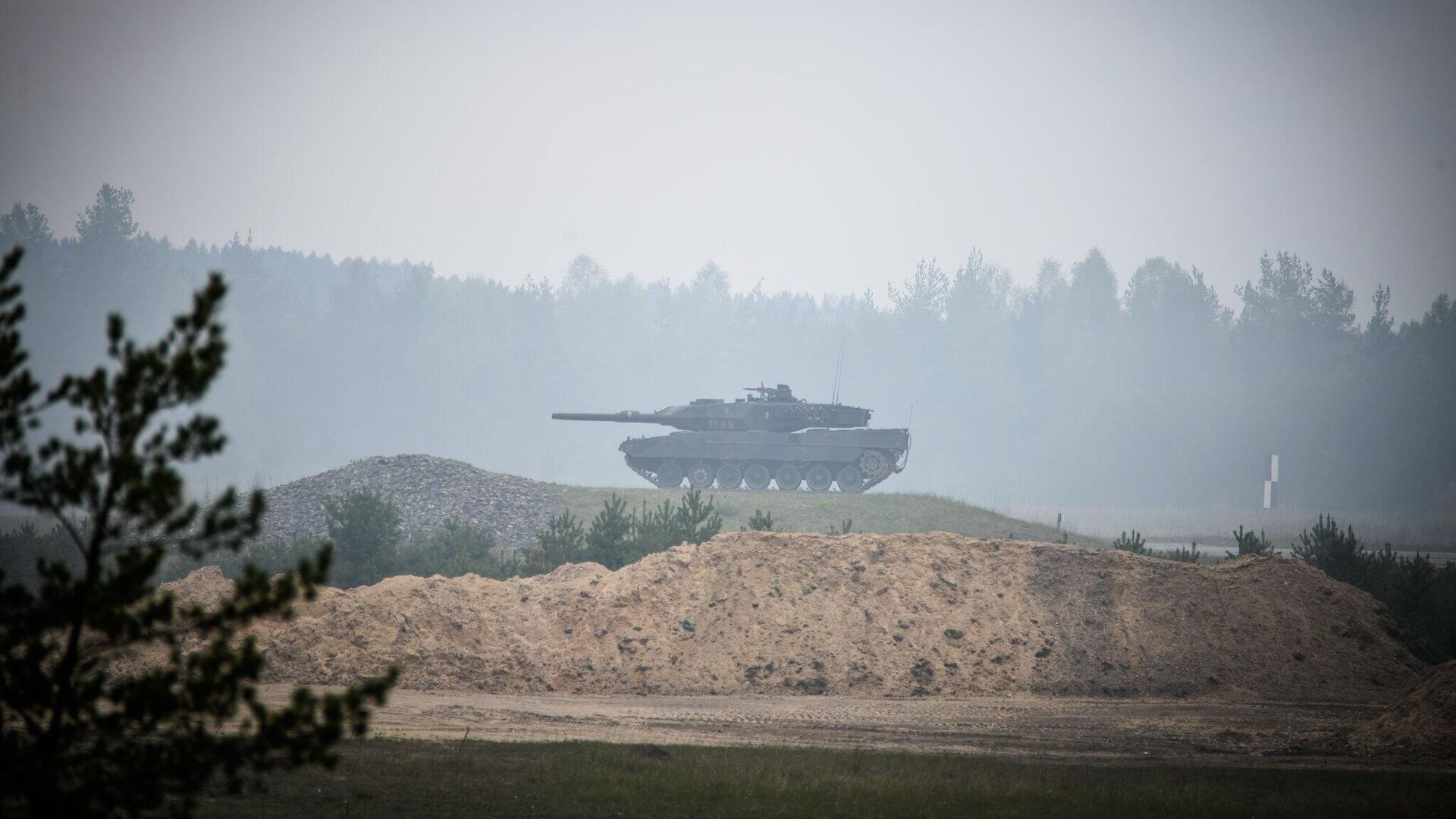 Танк Leopard 2A5 армии Польши во время учений - РИА Новости, 1920, 09.01.2023