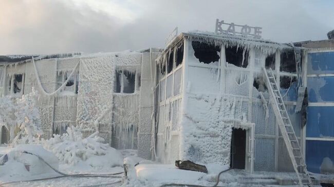 На месте пожара в кафе в Нягани, ХМАО