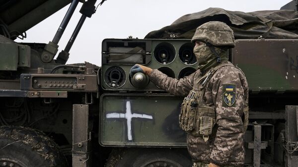 Солдат ВСУ возле гаубицы CAESAR. Архивное фото