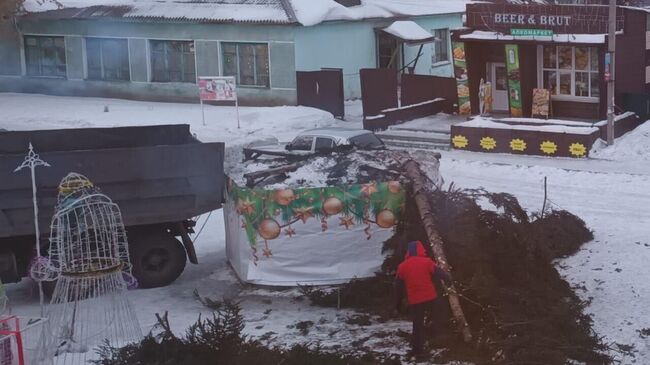 Последствия штормового ветра в Камне-на-Оби в Алтайском крае