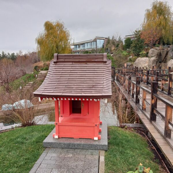 Алтарь Куримия в Японском саду Алтарь Куримия в Японском саду