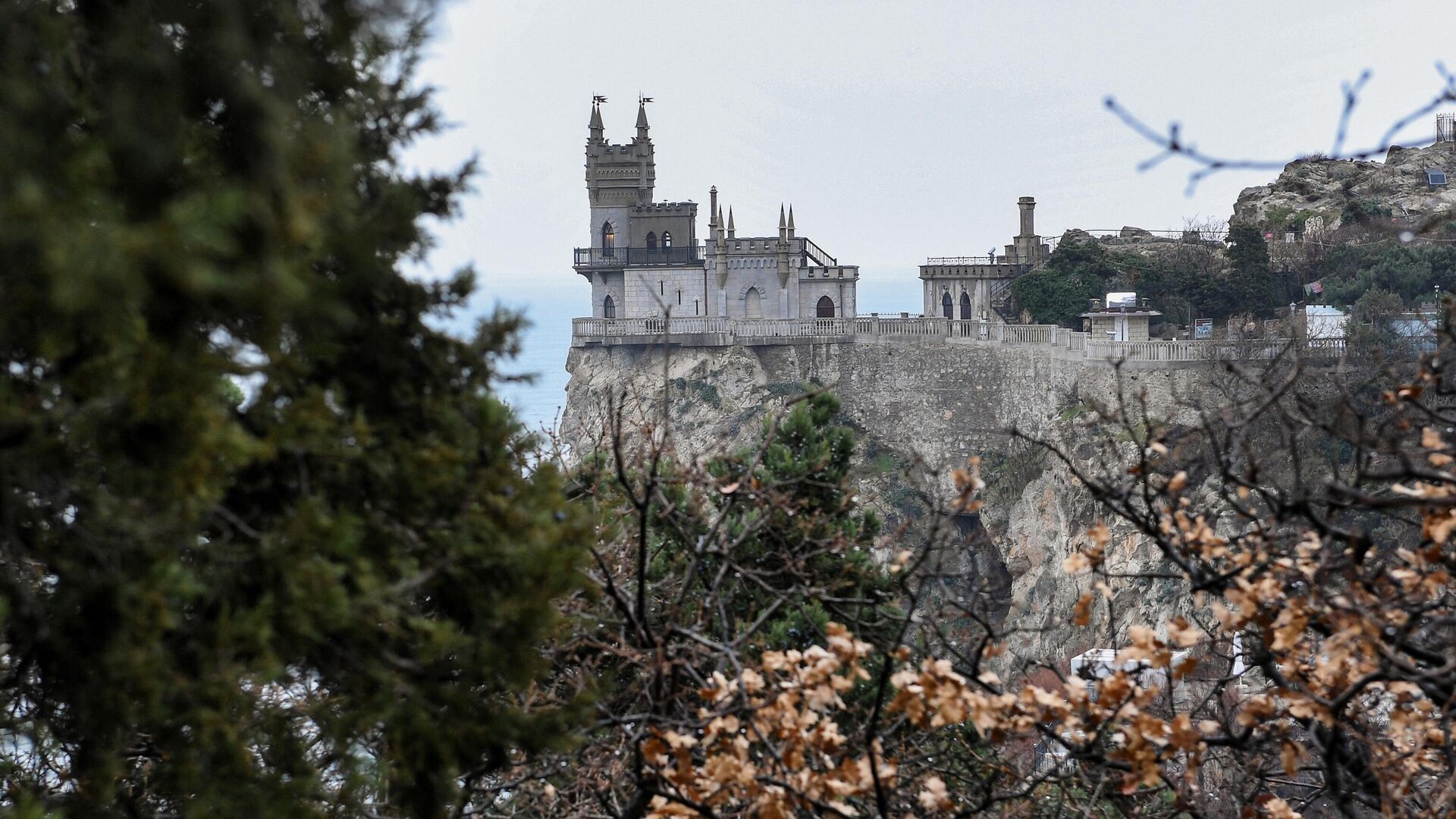 Замок Ласточкино гнездо на береговой скале в поселке Гаспра в Крыму - РИА Новости, 1920, 08.02.2023