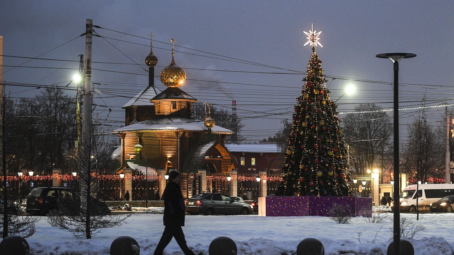 Новогодняя елка на улице Металлистов в Туле - РИА Новости, 1920, 18.01.2023