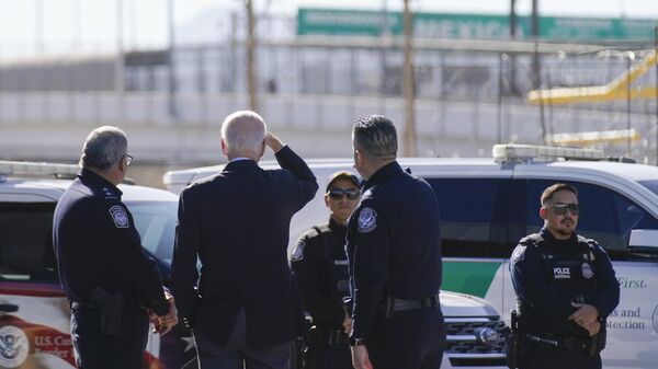 Президент Джо Байден на границе США и Мексики в Эль-Пасо, штат Техас