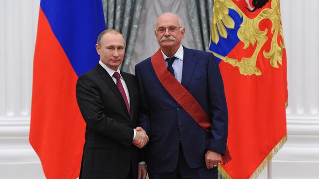 Президент России Владимир Путин и режиссер Никита Михалков