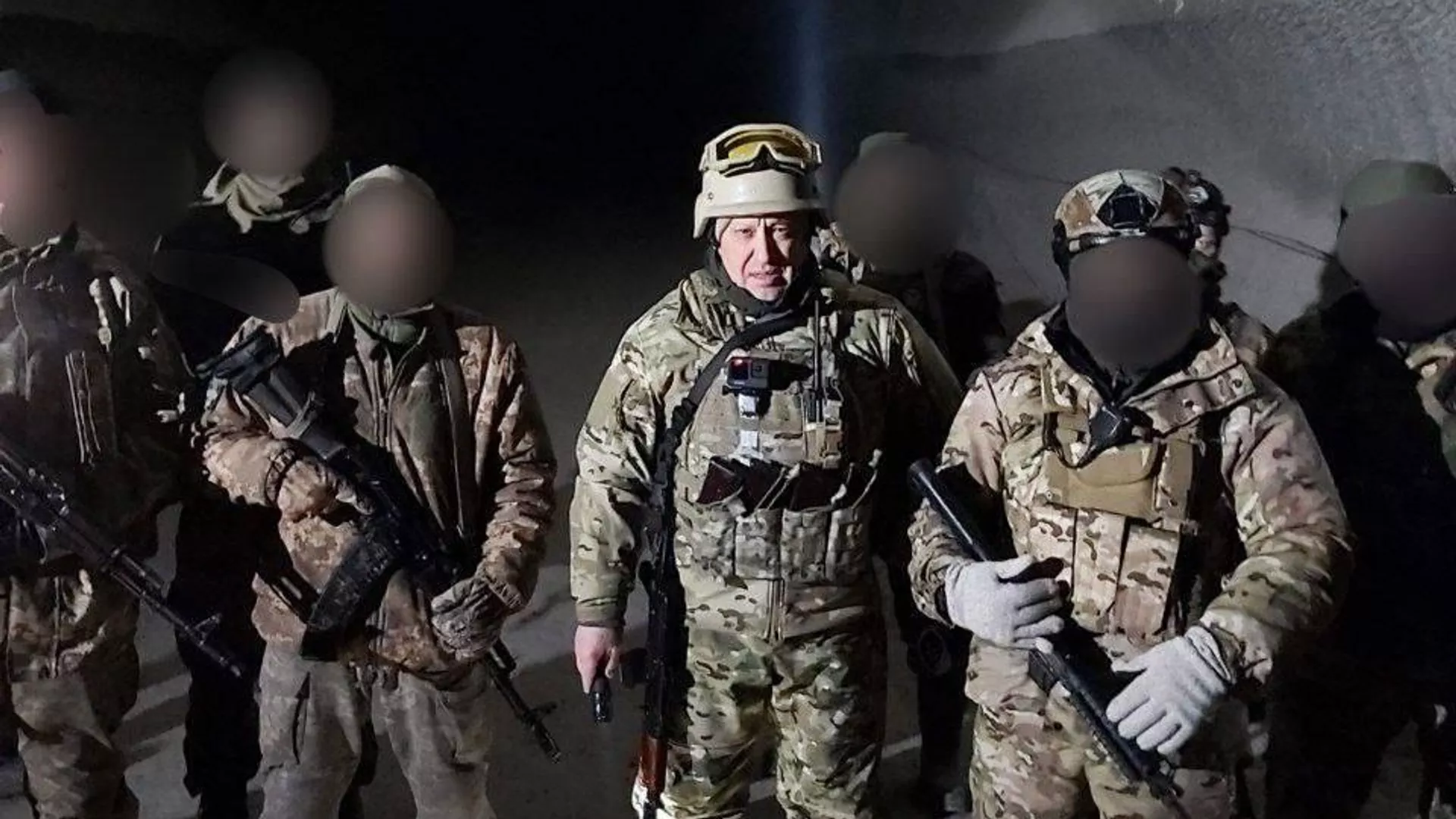 Бойцы ЧВК Вагнер с Евгением Пригожиным в соляных шахтах Соледара - РИА Новости, 1920, 17.01.2023