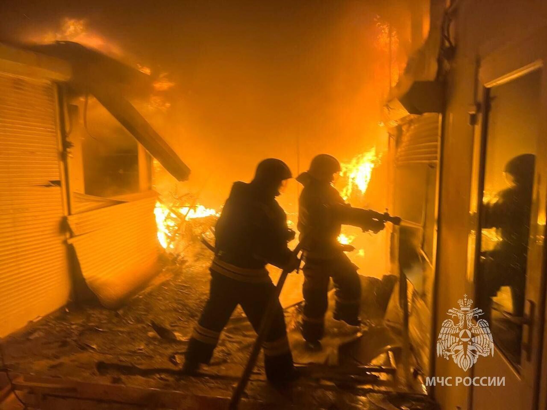 В Хасавюрте локализовали пожар на рынке - РИА Новости, 11.01.2023