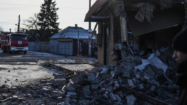 Разрушенное здание в Ленинском районе Донецка после обстрела со стороны ВСУ