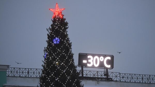 Термометр на здании железнодорожного вокзала Новосибирск-Главный