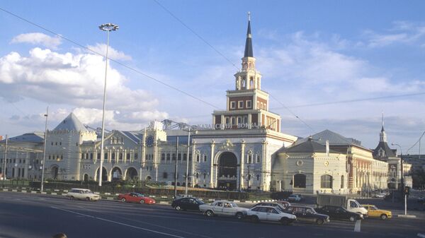 Здание Казанского вокзала на Комсомольской площади в Москве