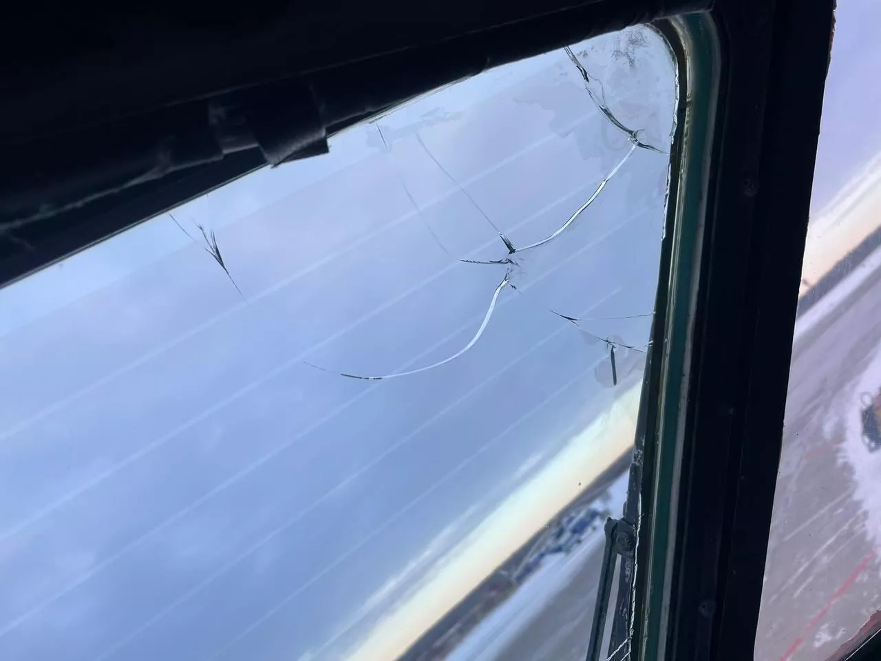 Самолет Як-40 АО Вологодское авиационное предприятие после вынужденной посадки в аэропорту Вологда Самолет Як-40 АО Вологодское авиационное предприятие после вынужденной посадки в аэропорту Вологда - РИА Новости, 1920, 11.01.2023