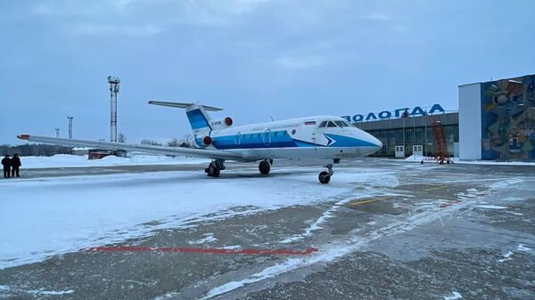 Самолет Як-40 АО Вологодское авиационное предприятие после вынужденной посадки в аэропорту Вологда