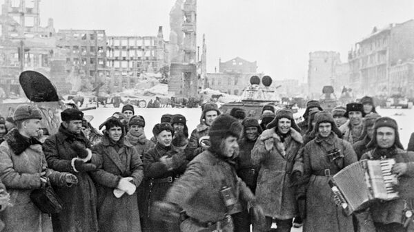 В освобожденном городе. Сталинград, февраль 1943 года.